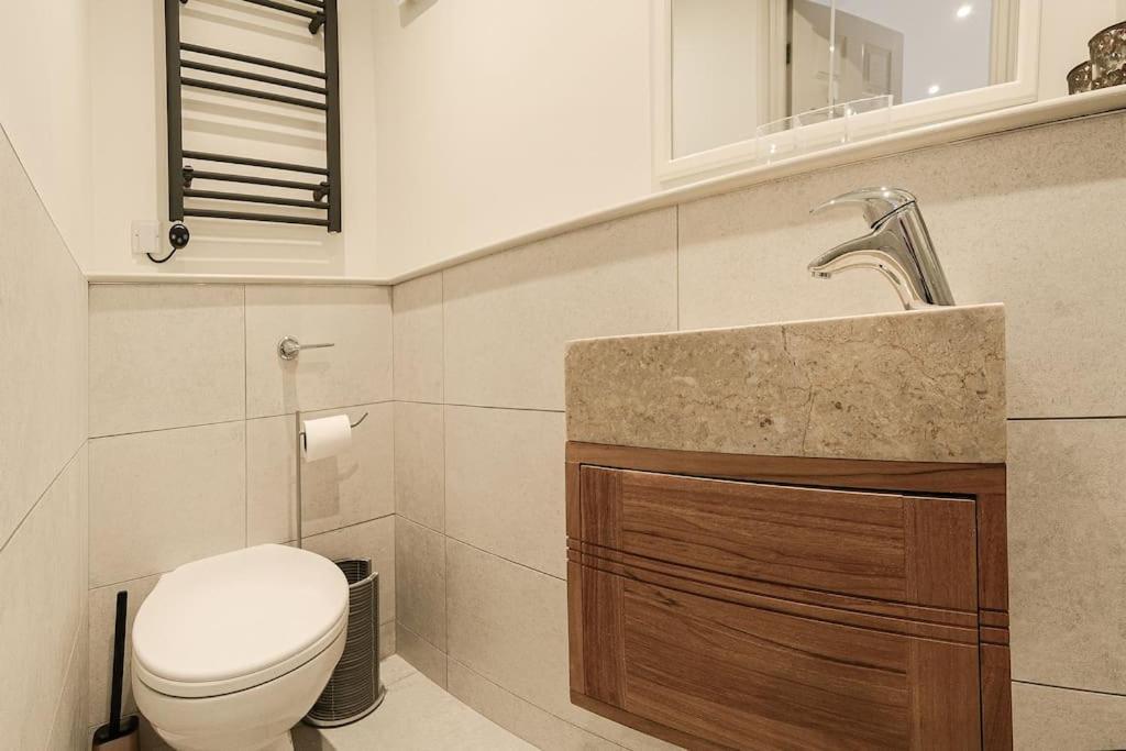Apartment West With Free Parking Whitby Exterior foto