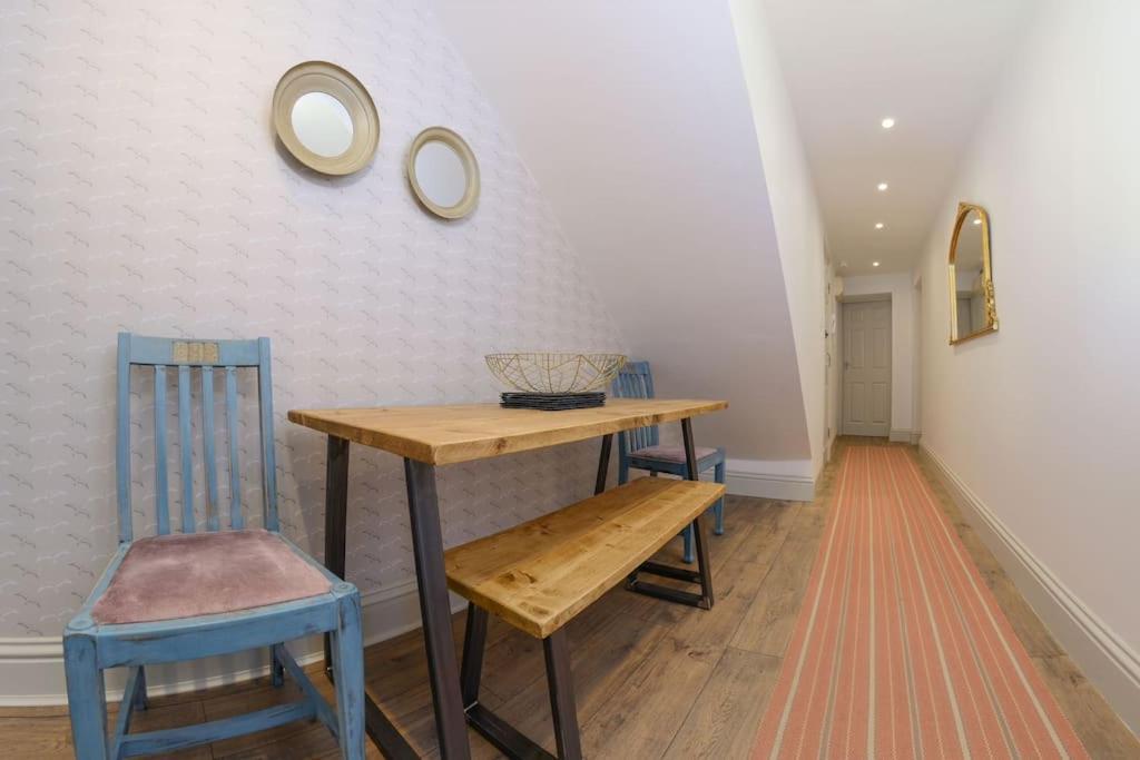 Apartment West With Free Parking Whitby Exterior foto